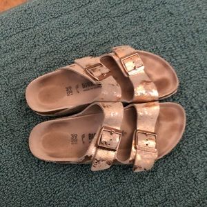 Birkenstock’s Vintage Rose Gold size 39